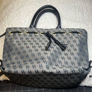 Dooney & Bourke classic vintage bag